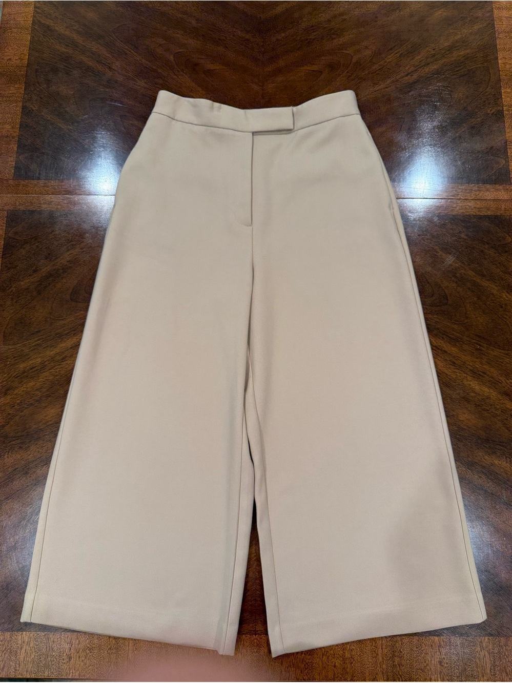 Zara Wide-Leg Cropped Pants in Beige, size L